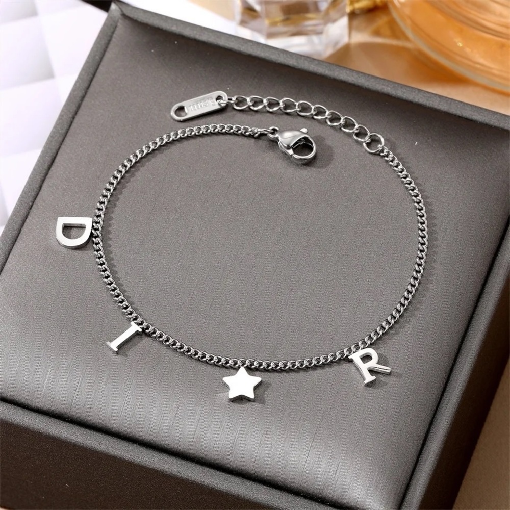 Di ⭐️ r Bracelet - Super Cute & Stylish - Never Worn Silver Tone - Picture 1 of 2
